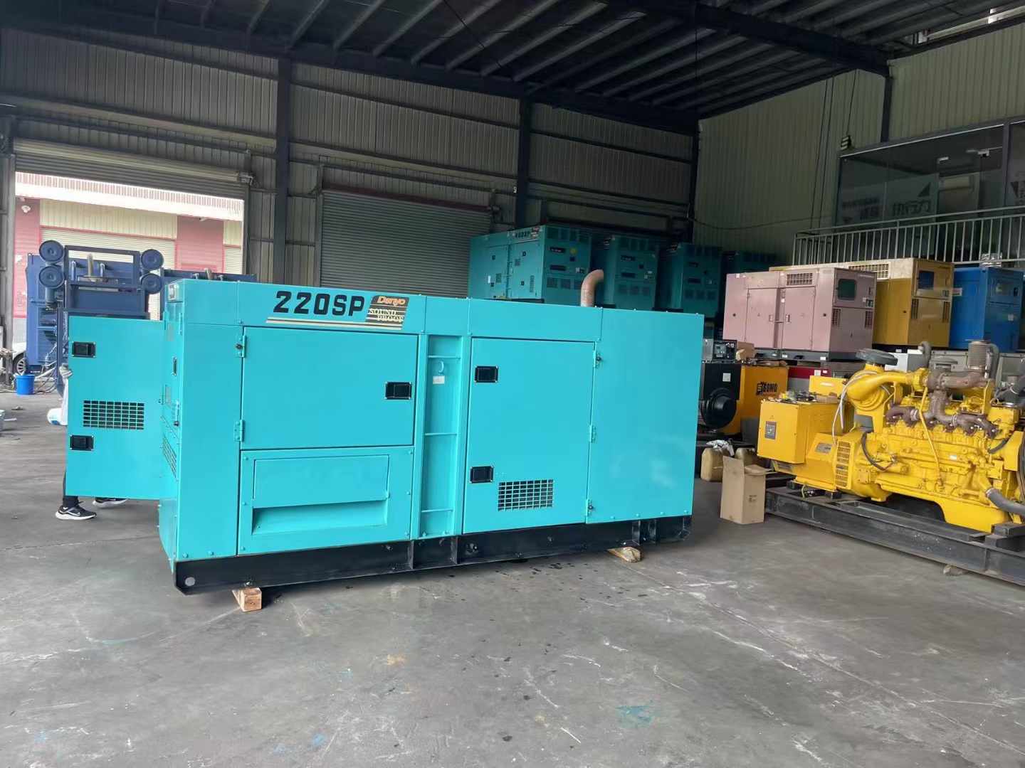 那坡800kW 柴油发电机的输出电流波动范围是多少？