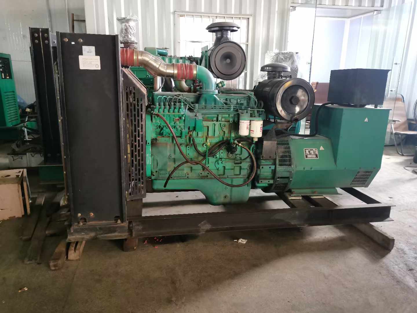 那坡发电机租赁如何确定电缆的承载电流是否在安全范围内？