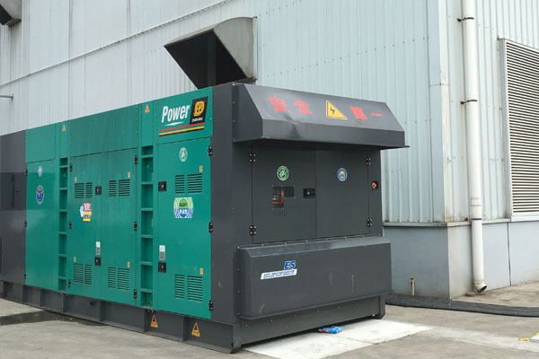 那坡燃油滤清器的更换流程是怎样的？